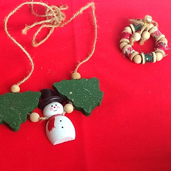 Jewelry - Cute Vintage 90s Handmade Christmas Winter Wooden Necklace & Pin Brooch